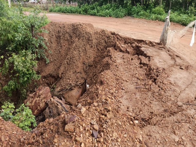 Moradores das proximidades da Barragem de Piracuruca denunciam as pssimas condies de acesso a comunidade