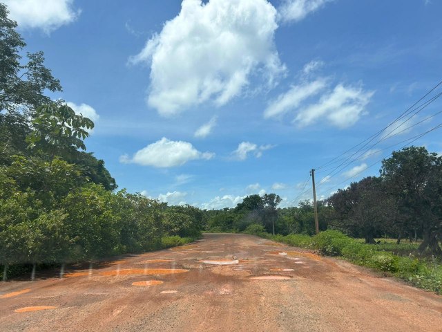 Moradores de So Joo do Adelino em Piracuruca, sofrem com as condies precrias da estrada de acesso a comunidade