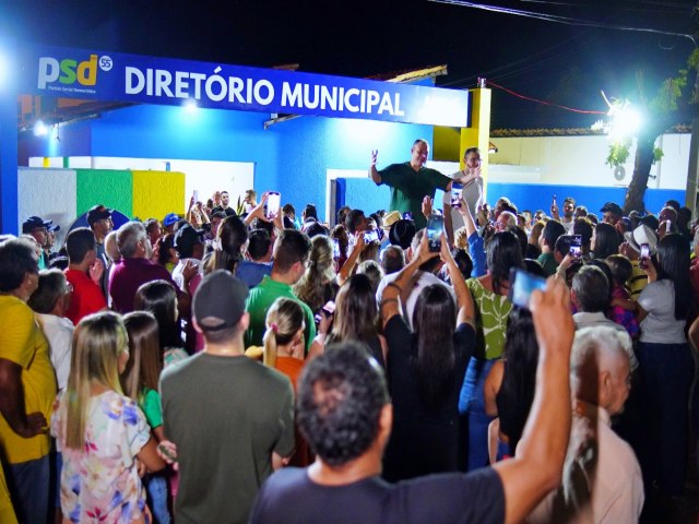 Marcelo Jatob Inaugura Diretrio Municipal do PSD e MDB em Piracuruca, acompanhado de uma Multido 