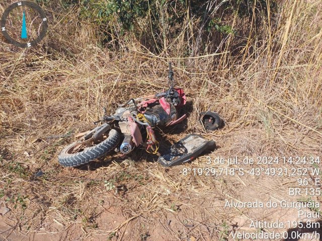 Idoso em motocicleta morre aps colidir contra caminho no interior do Piau