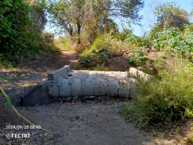 Moradores de Curralinho e Brejinho Denunciam Obra Inacabada e Interdio de Estrada pela Prefeitura de Elesbo Veloso