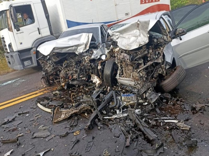 Grave acidente na BR-343 deixa cinco pessoas feridas 