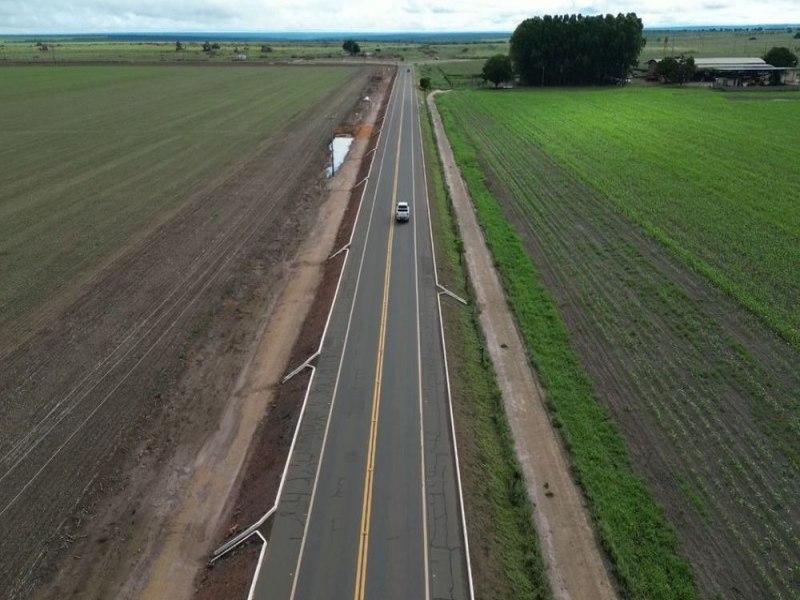 Terceira fase da obra na Rodovia Transcerrados chega  etapa de pavimentao