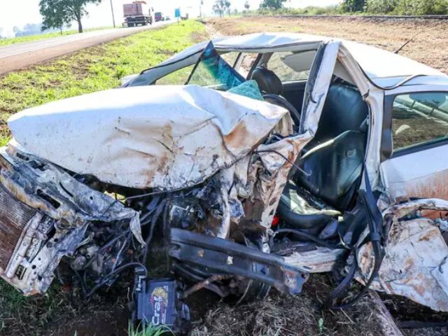 Motorista  socorrido em estado grave aps dormir ao volante e bater em carreta.