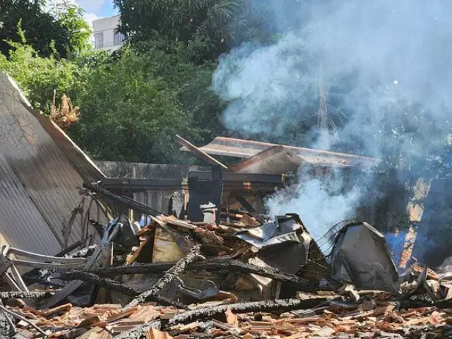 No conseguimos salvar nada, diz diretora de escola de samba que pegou fogo 