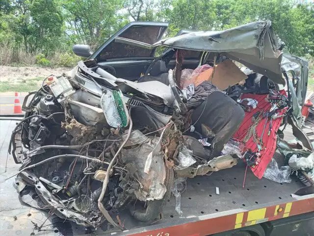 Autnomo morre em acidente que arrancou motor de carro.