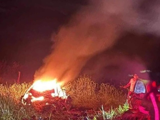 Aps coliso frontal, veculo pega fogo e trs morrem carbonizados na BR-060.