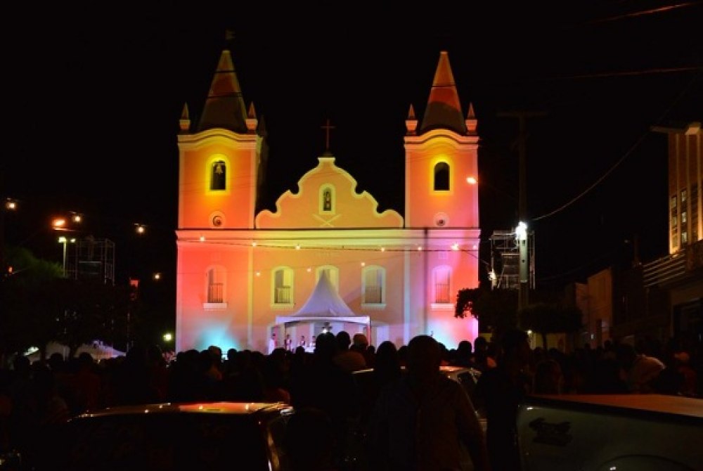 Fi�is vivem a expectativa para o in�cio da Festa de S�o Sebasti�o em Ouricuri