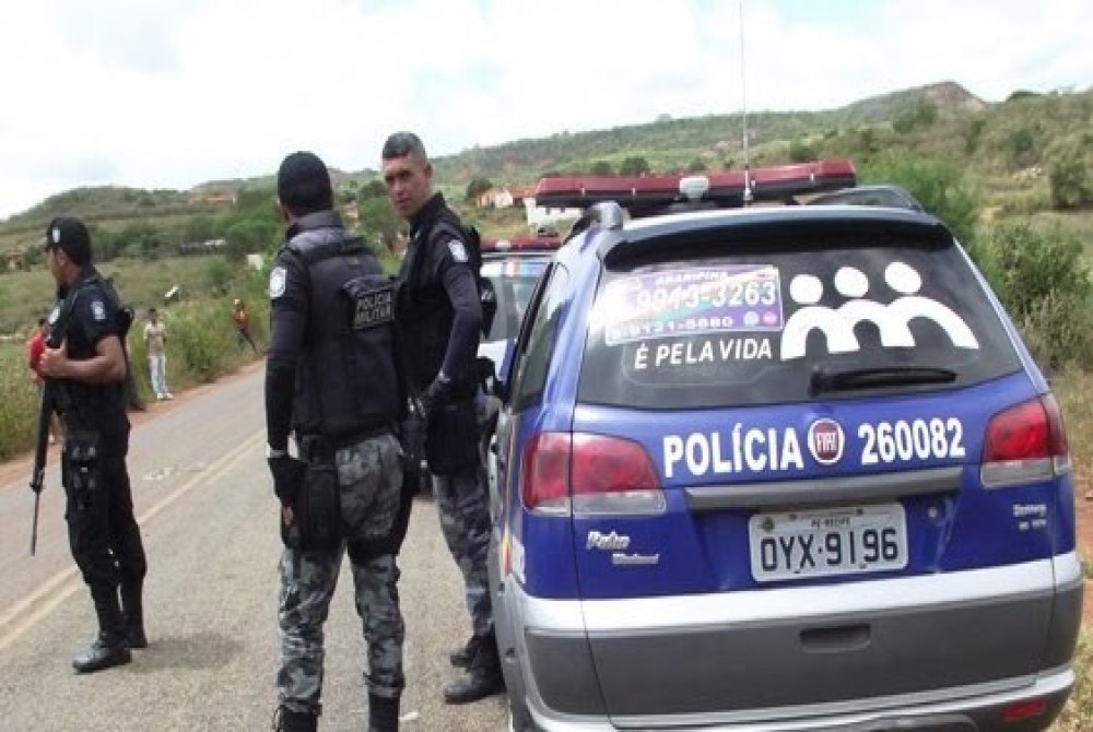 Araripina: Pol�cia Militar apreende mochila com 1,069 kg de coca�na e mais de R$ 5 mil