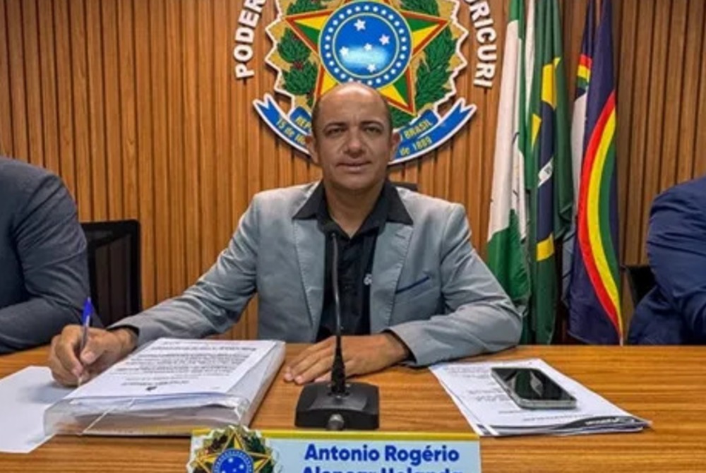 Presidente rog�rio da aldeia, comemora aprova��o do reajuste salarial para os conselheiros tutelares de Ouricuri.
