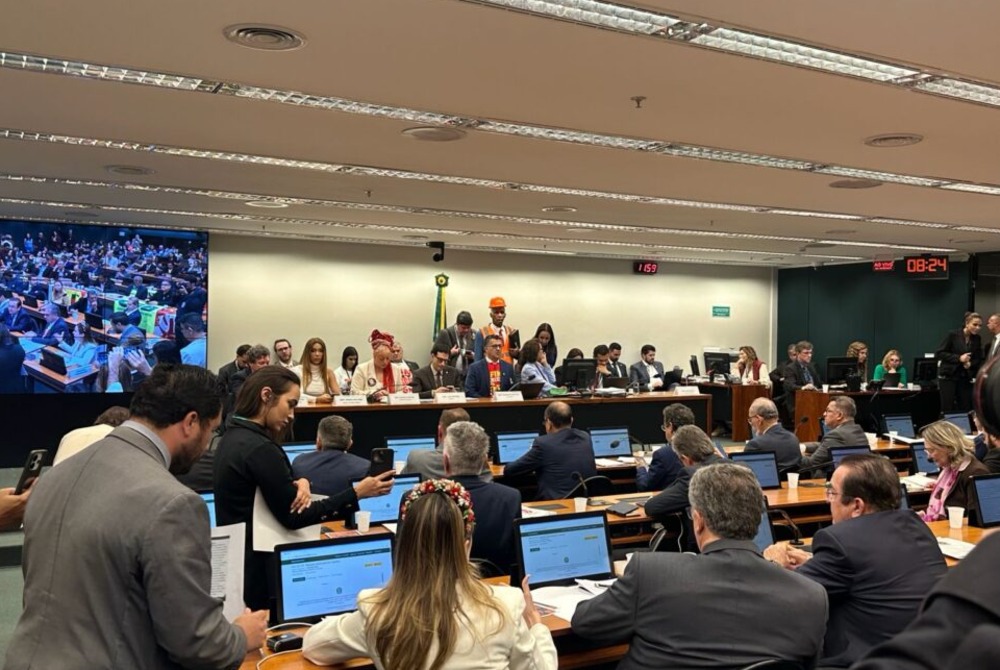 Fim da escala 6�1: comiss�o da C�mara aprova texto-base da PEC que reduz jornada e aumenta folgas