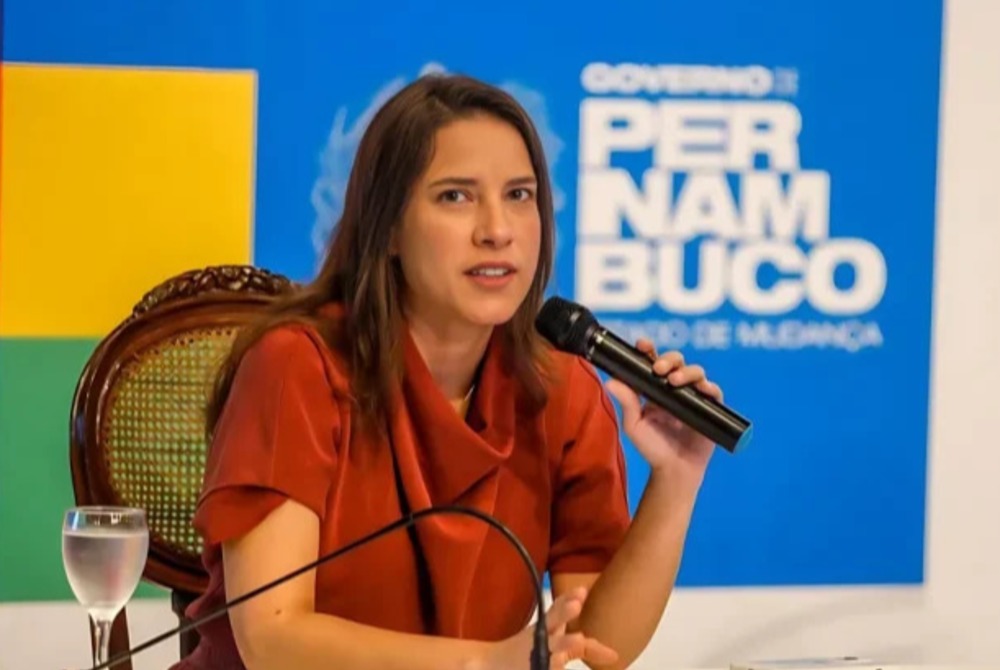 Raquel Lyra chama de cortina de fuma�a cr�ticas sobre uso de avi�o oficial ap�s reportagem da Folha