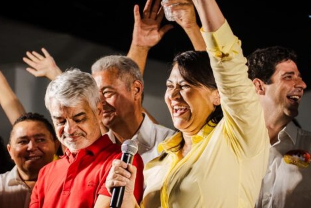 Eliane Soares � ovacionada em evento com Jo�o Campos em Petrolina