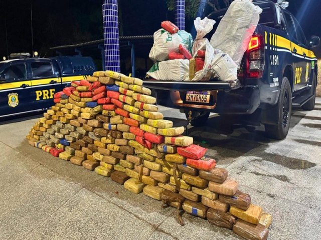 PRF apreende mais de 420kg de skunk em fundo falso de caminhão PRF apreende mais de 420kg de skunk em fundo falso de caminhão