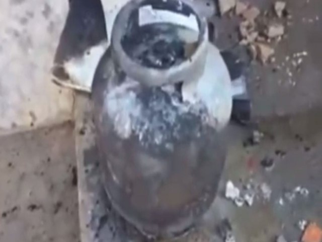 Explos�o de botij�o provoca inc�ndio em resid�ncia