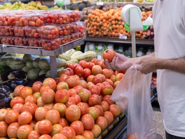 Nove de 12 produtos da cesta básica tiveram queda em agosto Nove de 12 produtos da cesta básica tiveram queda em agosto