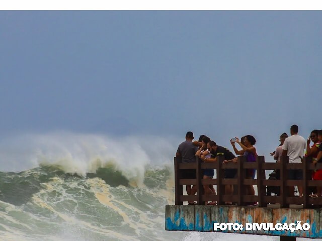 Alerta de Ressaca em Maric: Ondas Podem Ultrapassar 2,5 Metros