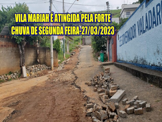 VILA MARIAH - UB - MG - CHUVA CAUSA DANOS E ARRANCA PEDRAS E CALAMENTO DA RUA PRINCIPAL