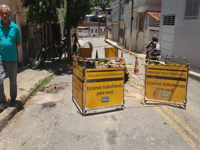 BURACOS FICAM  A MAIS DE UM MS SEM SOLUO NO BAIRRO SANTA BERNADETE - MORADORES RECLAMAM E PEDEM URGNCIA NA REALIZAO DA OBRA-SEC. OBRAS E COPASAO