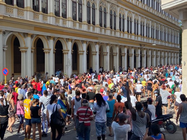 Milhares protestam contra a ditadura cubana