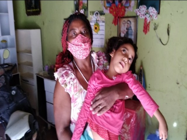 Mães com crianças especiais se unem contra o caos da Saúde municipal de Juazeiro do Norte