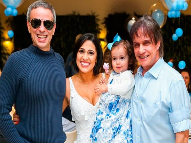 Roberto Carlos deixa isolamento pela primeira vez para o casamento do filho Dudu Braga em SP: 'Ele é meu ídolo'
