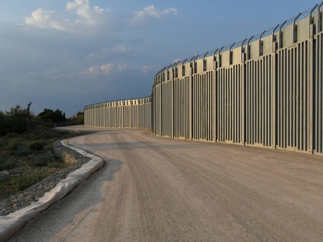 Grécia constrói muro de 40km para barrar entrada refugiados afegãos