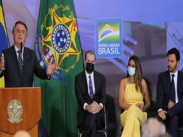 Bolsonaro critica proposta de Lula de regulação da mídia: 'censura'