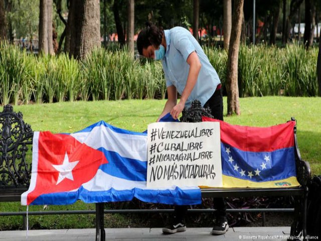 Líderes de Venezuela e Cuba sofrem críticas em cúpula latino-americana