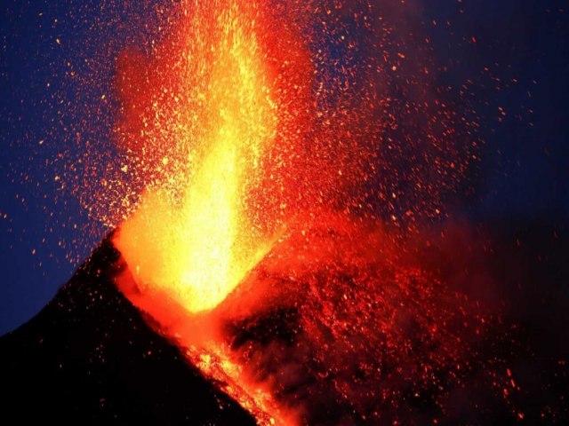 Vulcão entra em erupção nas Ilhas Canárias