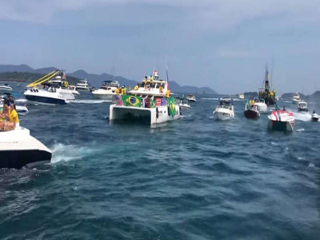 Bolsonaristas fizeram barqueata em Angra dos Reis/RJ