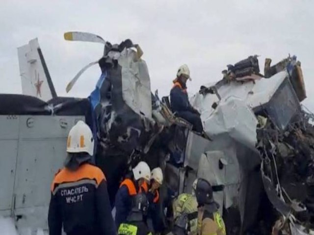 Sobe para 16 o número de mortos em queda de avião na Rússia