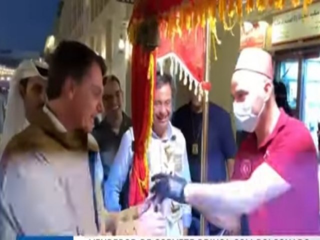 Bolsonaro é “enganado” por vendedor ao comprar sorvete no Qatar