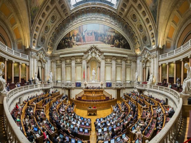 Presidente de Portugal dissolve o Parlamento e convoca eleições antecipadas