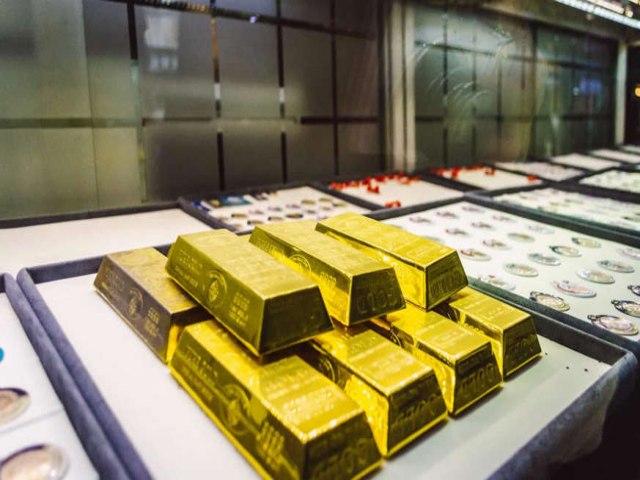 Pai e filho italianos compraram mil quilos de ouro de terra indígena