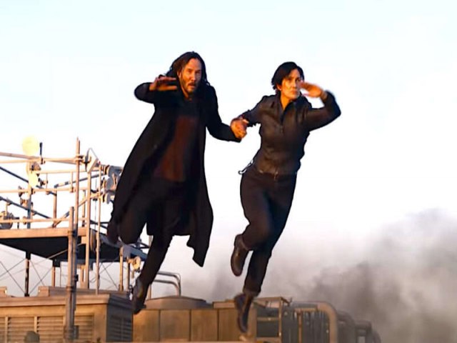 Keanu Reeves pulou 20 vezes de prédio de 46 andares para cena de “Matrix Resurrections”