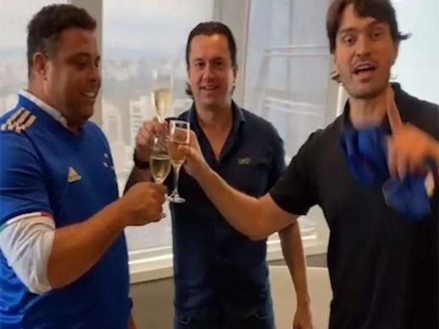 Ronaldo Fenômeno compra o Cruzeiro e se torna majoritário da SAF