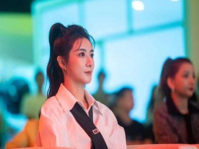 Influenciadora chinesa, conhecida como 'Rainha das Lives', recebe multa bilionária e some das redes sociais