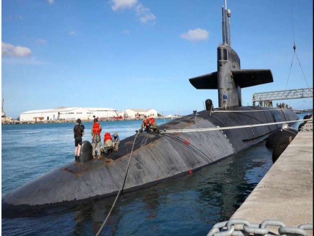 A rara aparição de um poderoso submarino nuclear dos EUA no Pacífico