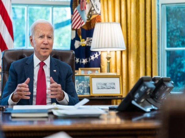 Joe Biden xinga jornalista: “f.d.p. estúpido”
