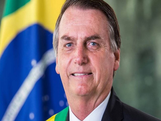 Bolsonaro autoriza aumento máximo para piso de professores