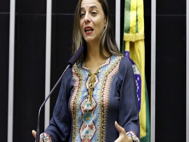 Gusttavo Lima diz que processará deputada do PSOL que compartilhou fake news