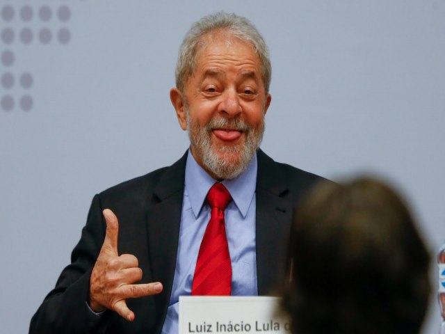 Lula negocia o que não é dele por base de apoio, diz Eduardo