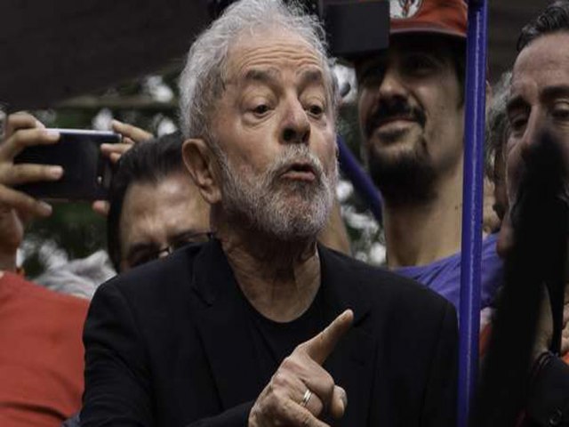 Ministério da Justiça aciona Lula por ofensas a Bolsonaro