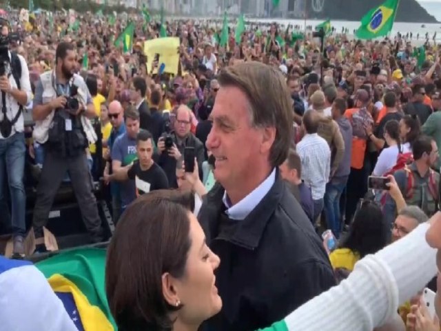 Emocionante: Bolsonaro e Michelle participam da Marcha para Jesus em Balneário Camboriú; VEJA VÍDEO