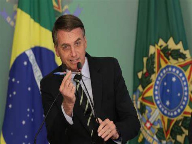Oposição se ajoelha, vota com Bolsonaro e PEC 1/2022 é aprovada por maioria absoluta