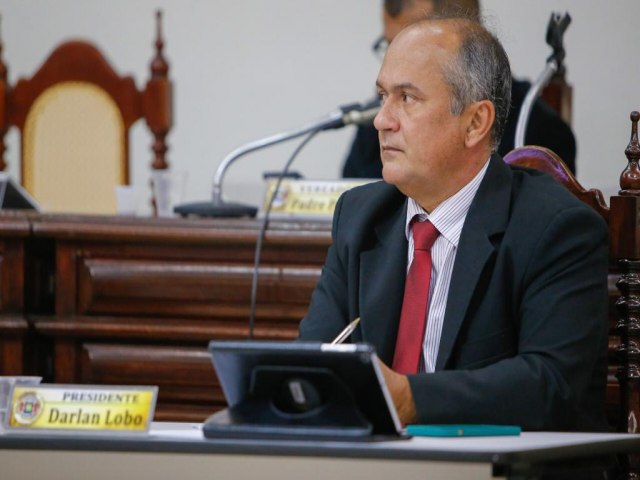 Presidente Darlan Lobo apresenta projeto que extingue 74 cargos na Câmara Municipal