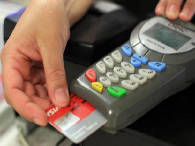 Presidente do BC diz acreditar que cartão de crédito vai acabar em breve