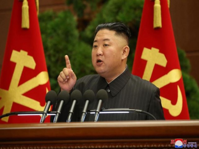 Ditador da Coreia do Norte ordena que bebês recebam nomes de satélite, bomba e arma como forma de patriotismo