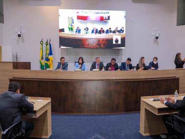 Em sesso extraordinria, Cmara de Juazeiro do Norte mantm veto do prefeito ao oramento de 2023